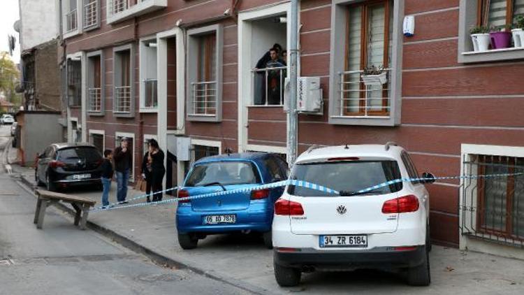 Beyoğlunda, silahlı saldırıdan yara almadan kurtuldu