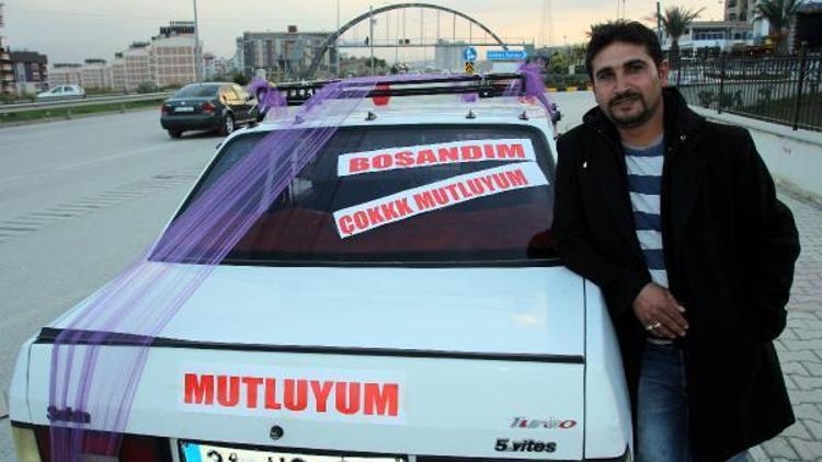 Eşinden boşandı, otomobiliyle çok mutluyum turu attı