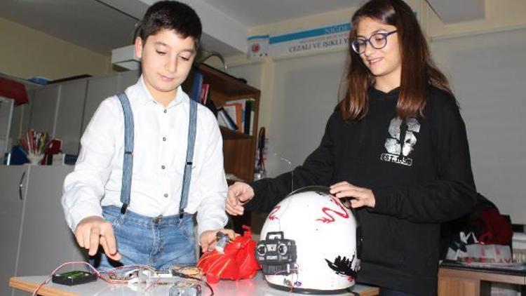 13 yaşındaki mucitlerin Motokask projesi, dünya birincisi oldu