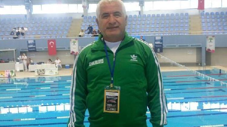 55 yaşındaki yüzücü Kamil Köseoğlu altın madalya aldı