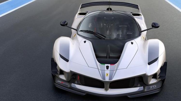 İtalyan süper spor otomobil devinden büyük sürpriz