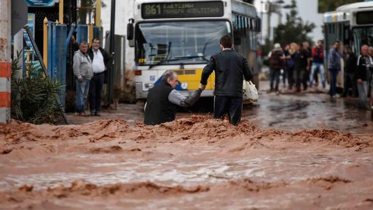 Yunanistan’da sel suları can aldı