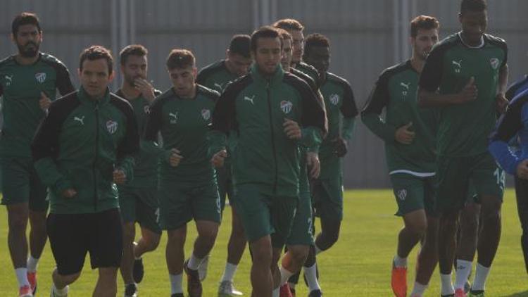 Bursasporda Milli oyuncular dönerek çalışmalara başladı