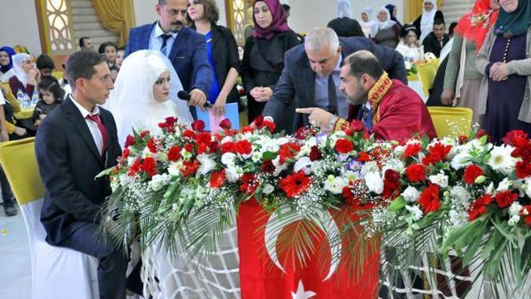 Bir müftü, ilk kez resmi nikah kıydı