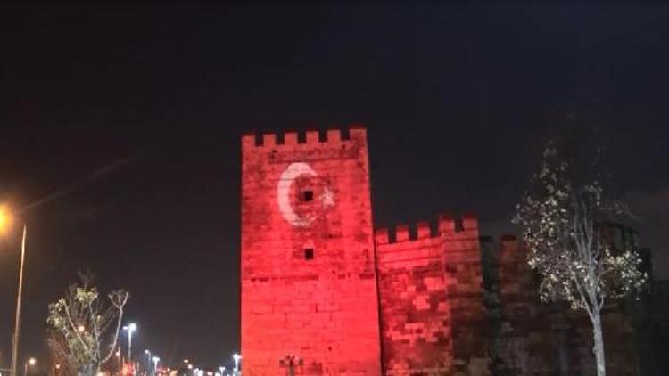 Tarihi surlar Türk Bayrağıyla ışıklandırıldı