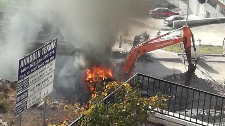 Ankarada iş makinesi alev alev yandı
