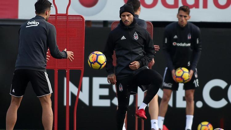 Beşiktaşta Caner ve Mitrovicin doğum günü kutlandı