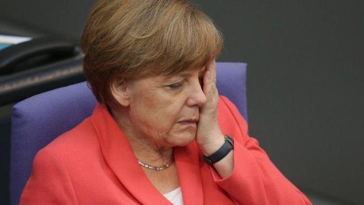 Telegraph: Almanyada koalisyon görüşmeleri zor geçiyor, Merkelin geleceği belirsiz