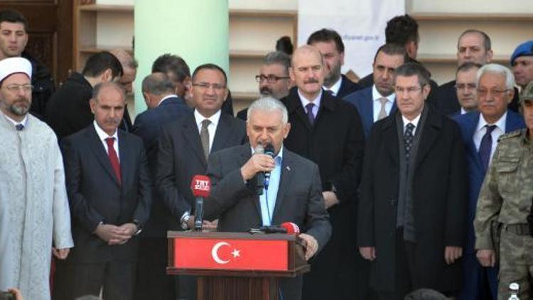 Başbakan Yıldırım, Şırnakta üs bölgesini ziyaret etti (2)