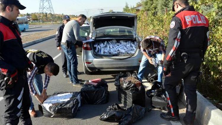 Eski polis, kaçak sigarayla yakalandı