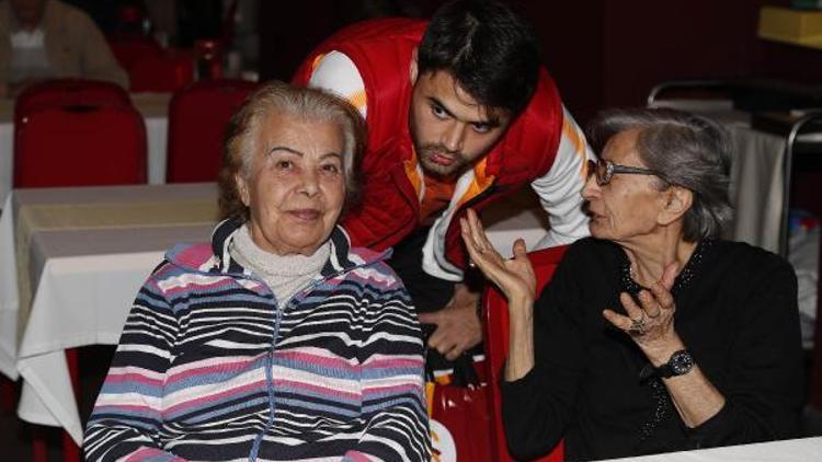 Fernando, Yasin ve Ahmetten Galatasaraylılar Yurduna ziyaret