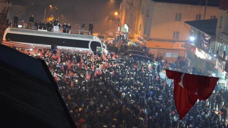 Başbakan Yıldırım, Şırnakta üs bölgesini ziyaret etti (3)