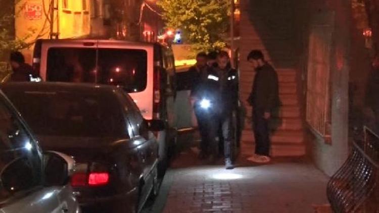 Park halindeki aracı yakmaya çalışan kişi polisi alarma geçirdi