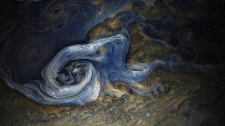 NASAnın Juno uydusu Jüpiterdeki dev fırtınayı görüntüledi