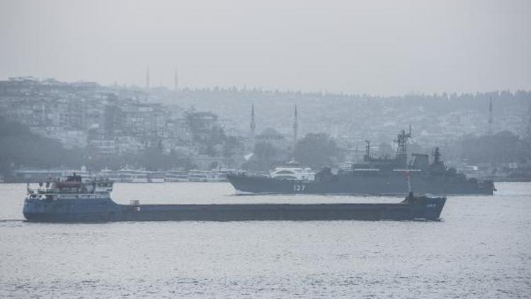 Rus savaş gemisi İstanbuldan geçti