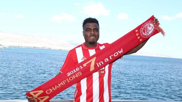 Olympiakosu da çileden çıkardı Emenike...