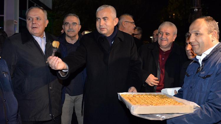 Gece ulaşımı tatlı başladı