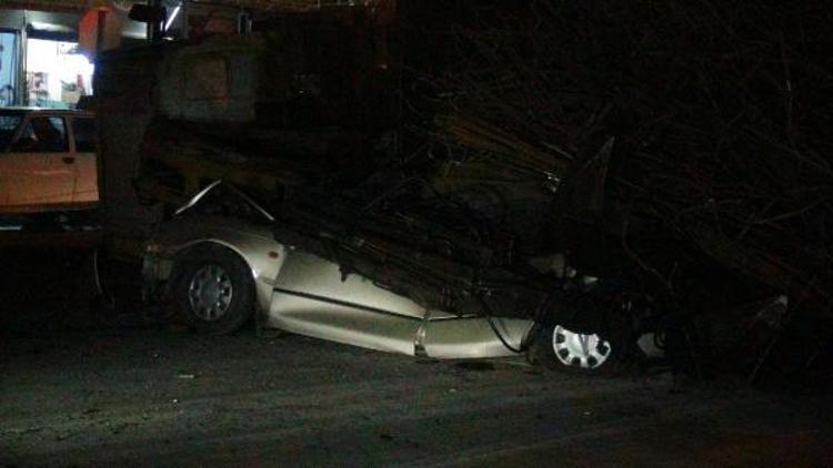 Freni boşalan kamyon, mahalleyi savaş alanına çevirdi