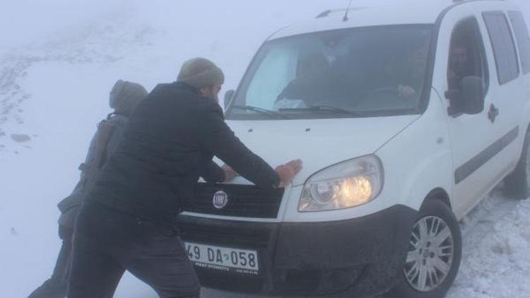 Muşta kar nedeniyle kapanan yollar, ulaşıma açıldı