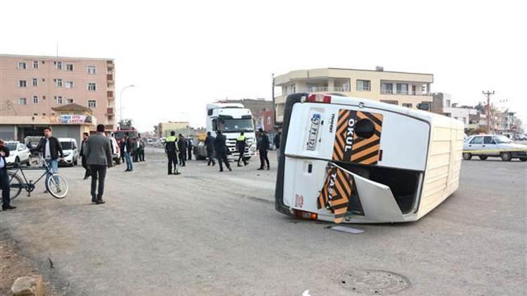 TIR ile öğrenci servisi çarpıştı: 13’ü öğrenci, 15 yaralı