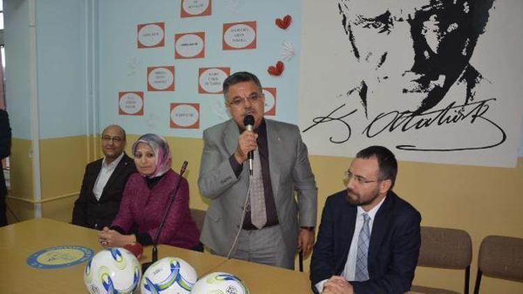 Başkan Selim Yağcı,Spor Alanının açılışını yaptı