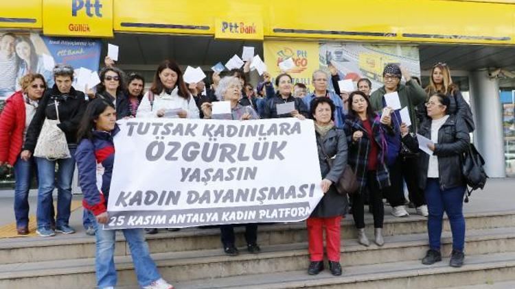 Antalyalı kadınlardan HDPli Yüksekdağ ve akademisyen Gülmene kartpostal