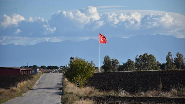 Yumurtalıka 26 dev Türk bayrağı