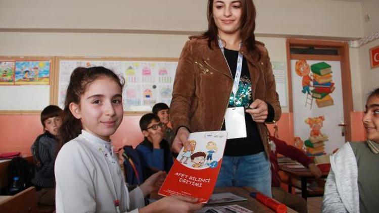 Van Büyükşehir Belediyesinden öğrencilere deprem eğitimi
