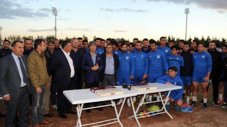 Gazetecilerden Mersin İdmanyurduna destek