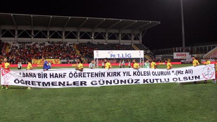 Futbolculardan Öğretmenler Gününüz Kutlu Olsun’ pankartı