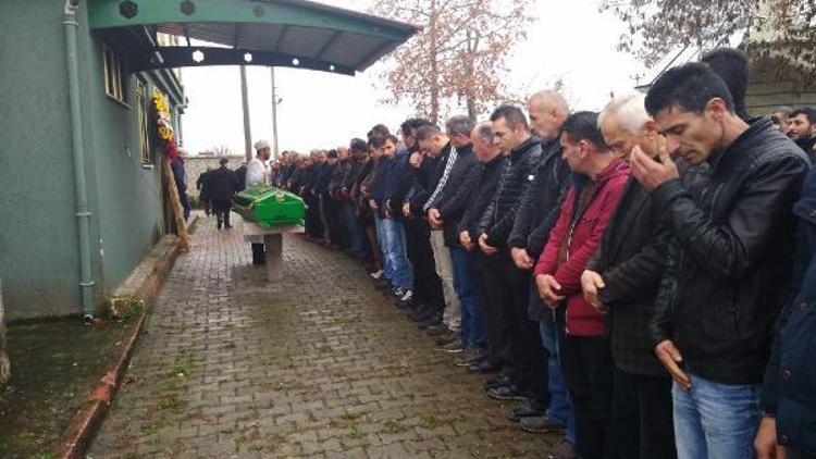 10 yaşındaki oğlunu yastıkla boğarak öldüren anne ve komşusu, adliyede (2)