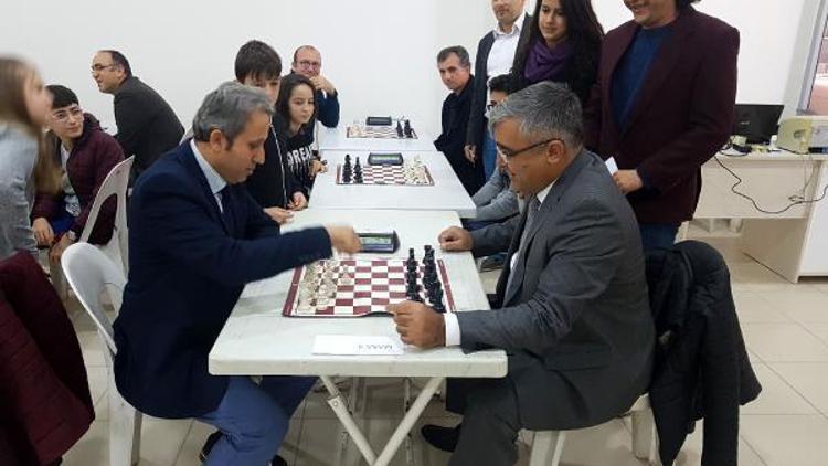 Serikte satranç turnuvası