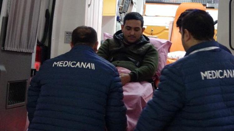 Ankarada yol verme tartışmasında saldırıya uğrayan gazi, ambulansa geldiği stadyumda Atiker Konyaspor - Marsilya maçını izledi