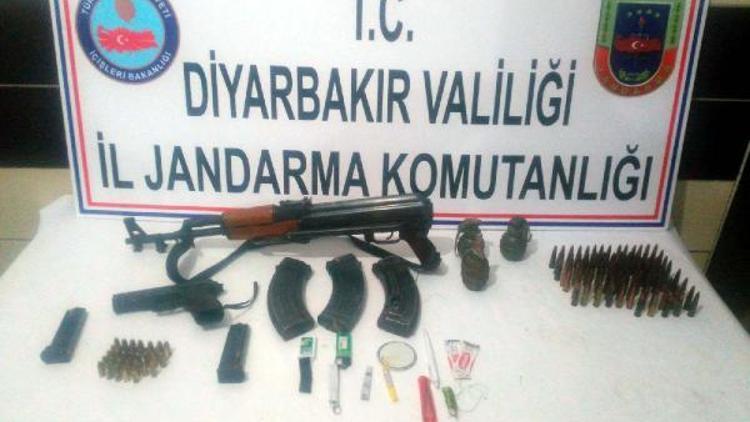 Diyarbakırda 1 PKKlı terörist ölü ele geçirildi