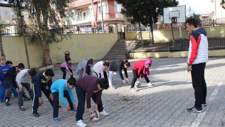 Öğretmenlik yolunda engel tanımadı