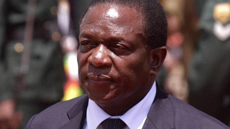 Zimbabvenin yeni lideri stadyumda yemin etti