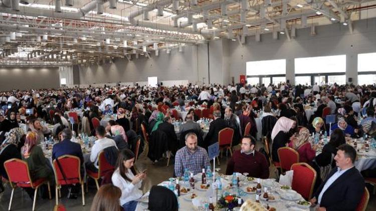 İBB Başkanı Mevlüt Uysal, İSMEK eğitmenleriyle Öğretmenler Günü yemeğinde buluştu