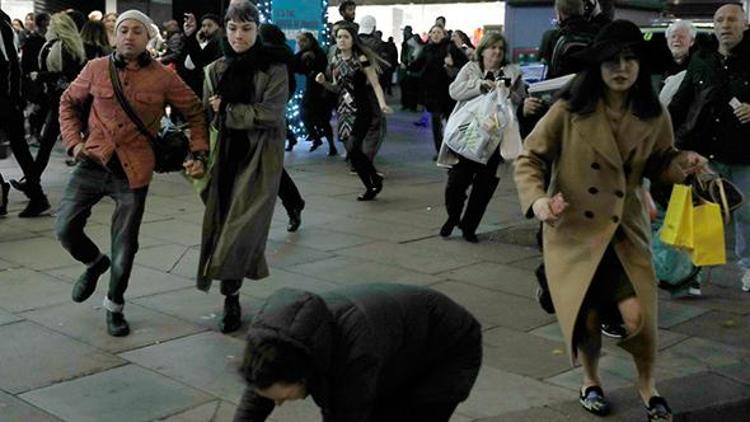 Londrada büyük panik Metro istasyonu tahliye edildi