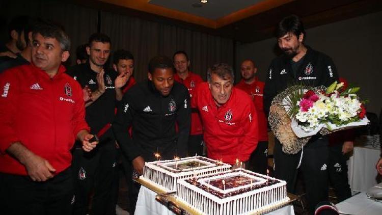 Beşiktaşlı oyunculardan çifte kutlama