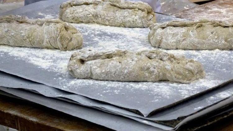 Finlandiya açlıkla mücadele için çekirgeden ekmek yaptı