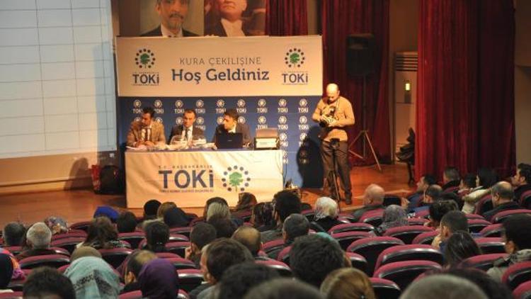 TOKİ’den ev sahibi olan engelli genç büyük sevinç  yaşadı