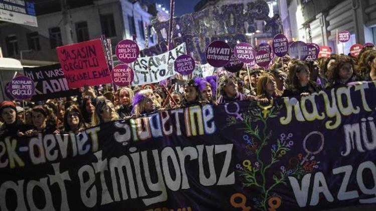 Kadınlar, İstiklal Caddesinde kadına şiddeti protesto etti