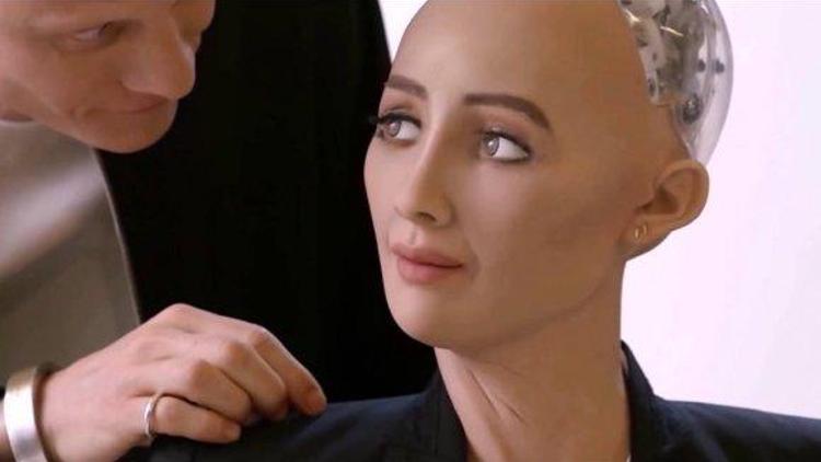 Suudi Arabistan vatandaşı robot Sophia aile kurmak istiyor
