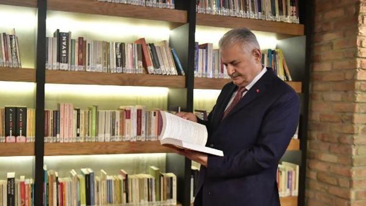 Başbakan Yıldırımdan kütüphane ziyareti