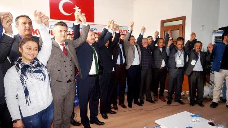 AK Parti Sarıgölde Büyükdinç başkanlığa seçildi