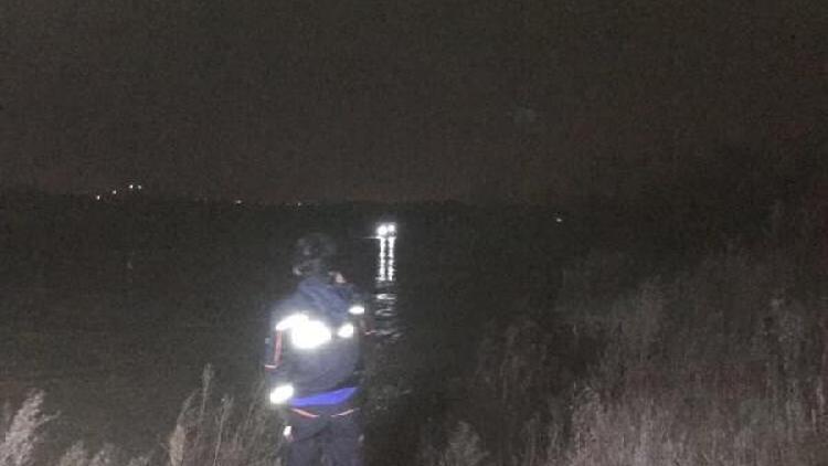 Nehir yatağındaki adacıkta mahsur kalan 4 kişiyi AFAD kurtardı