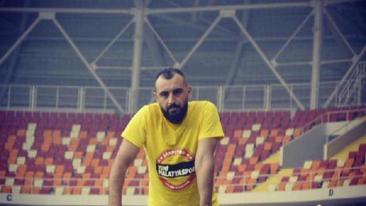 Malatyaspor taraftarlarından pankart tepkisi