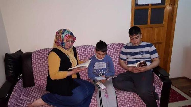 Çocuklar kitap okusun derken veliler kitap okumaya başladı