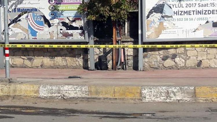 Ergani Jandarma Komutanlığının eski binası önünde şüpheli valiz paniği