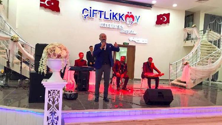 Orhan Tonka, Çiftlikköy’de kadınlar matinesiyle coşturdu